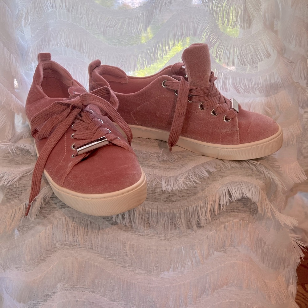 Velvet soft sneakers!